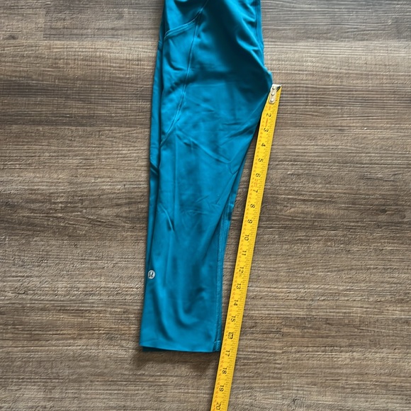 Lululemon Run Fast and Free 17” Crops - Size 4 - Picture 6 of 6